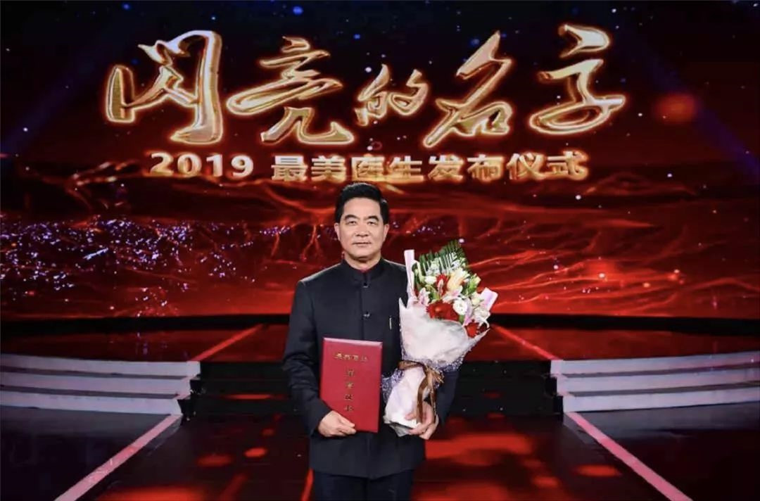 這位日照人被評為中國“最美醫(yī)生”！面對敬一丹的提問，他的回答讓人敬佩！