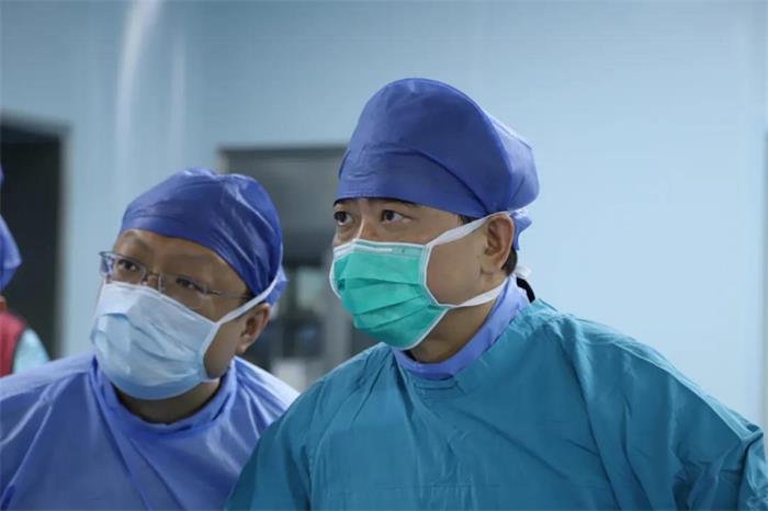 患者命懸一線，葛均波院長帶領(lǐng)心內(nèi)科團(tuán)隊(duì)與死神殊死搏斗